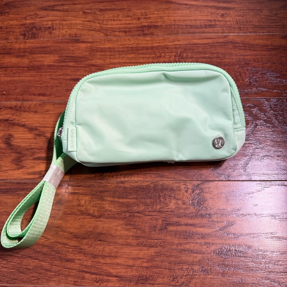 Lululemon Athletica Citra Lime Crossbody Bag - Picture 10 of 10